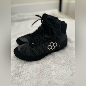 Men’s size 4 Rudis wrestling shoes